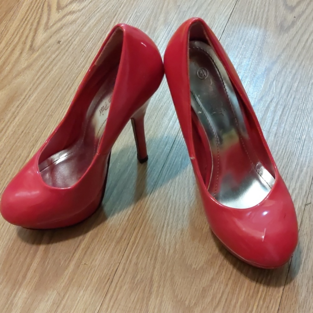 Red Pumps